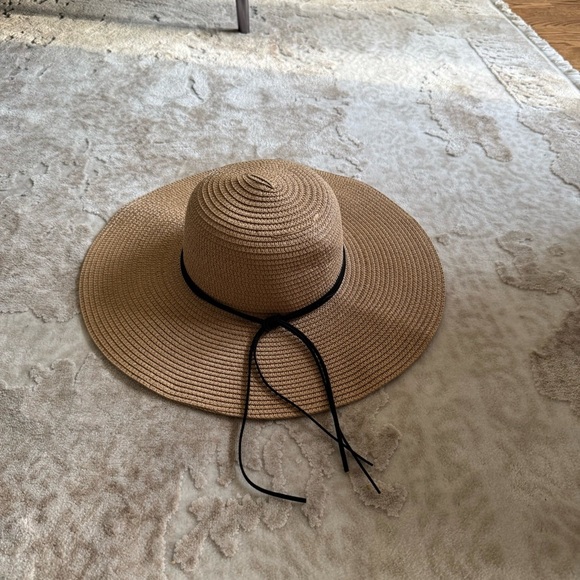 Elegant Tan Women's Sun Hat - Picture 3 of 6